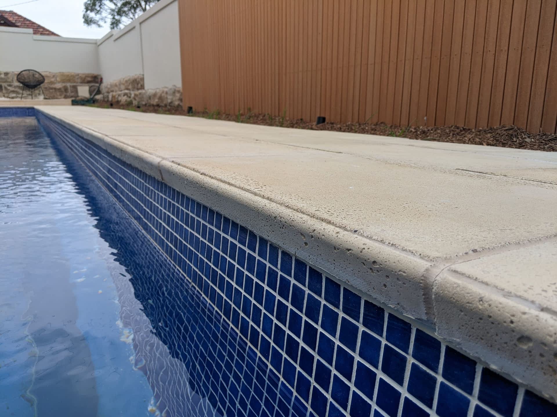 Curved pool coping Antique Stone